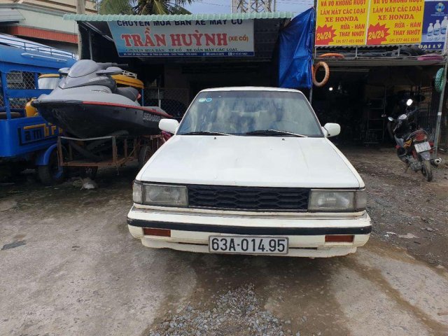 Bán Nissan Elgrand sản xuất 1984, màu trắng, xe nhập, đồng sơn zin