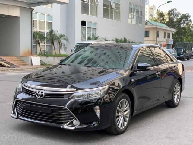 Cần bán gấp Toyota Camry 2.5 Q sản xuất 2018, màu đen