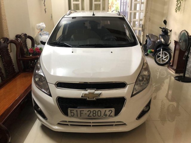 Bán ô tô Chevrolet Spark sản xuất năm 2015, màu trắng 