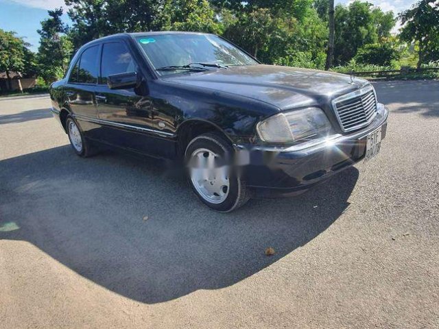 Bán Mercedes năm sản xuất 1999, màu đen, nhập khẩu nguyên chiếc  