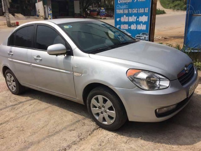 Nâng đời bán xe Hyundai Verna 1.4 MT sản xuất năm 2009, màu bạc, nhập khẩu0