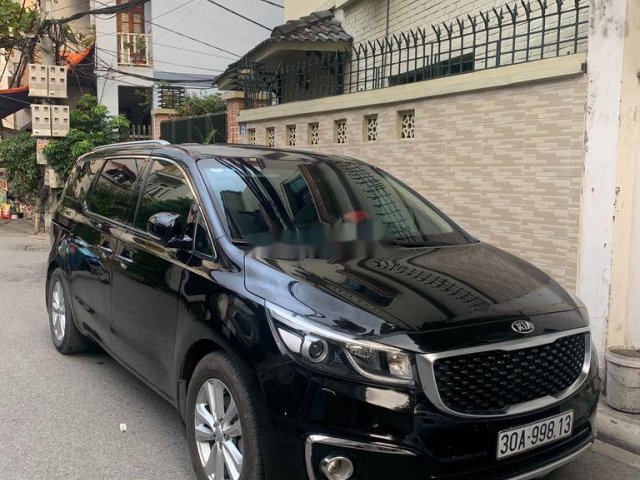 Cần bán lại xe Kia Sedona sản xuất 2016, màu đen còn mới0