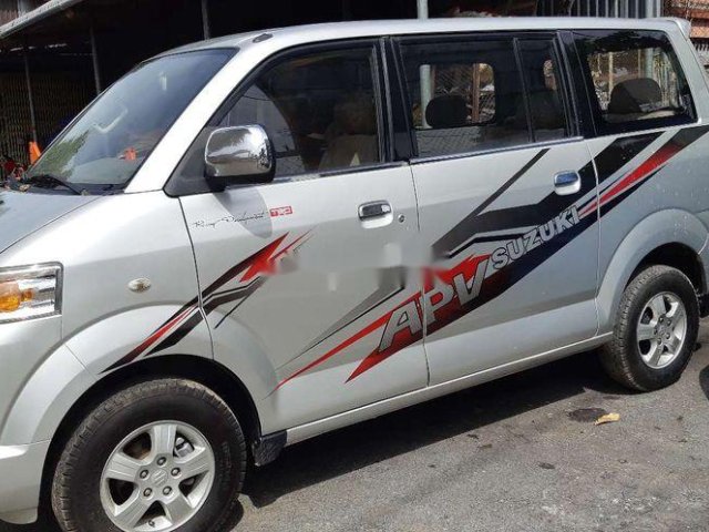 Cần bán gấp Suzuki APV sản xuất năm 2006, màu bạc số tự động 0