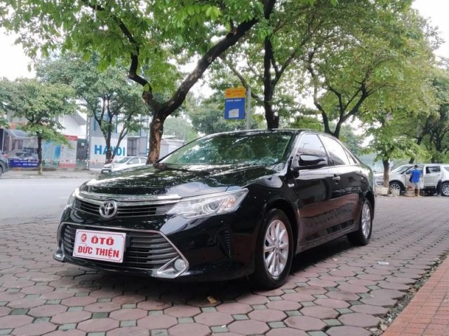 Toyota Camry 2.0E sx 2016, màu đen