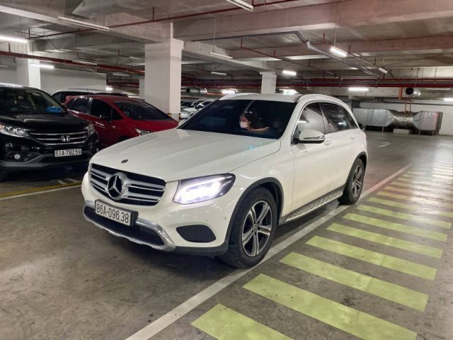 Bán xe lướt: Mercedes GLC200 sản xuất 2018, màu trắng