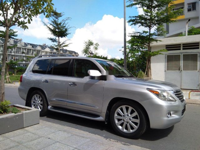 Chính chủ bán chuyên cơ mặt đất Lexus LX sản xuất 2010, màu bạc, xe nhập