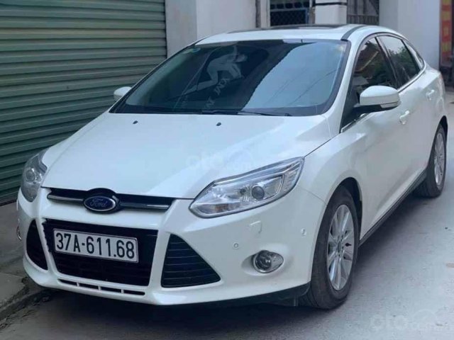 Bán Ford Focus Titanium 2.0 AT sản xuất năm 2013, màu trắng  