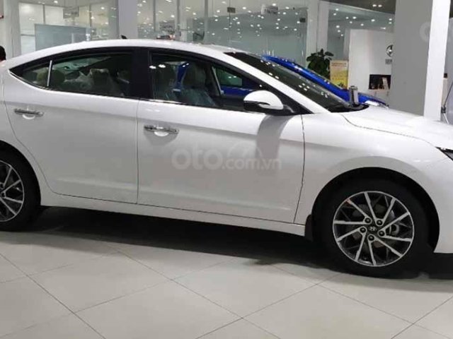 Bán Hyundai Elantra 2.0 AT sản xuất 2020, màu trắng
