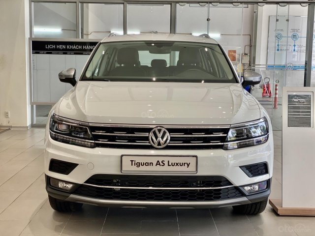 Volkswagen Tiguan Luxury Topline màu trắng, nâng cấp sang trọng - SUV 7 chỗ nhập khẩu - KM tháng ngâu lên đến 170 triệu0