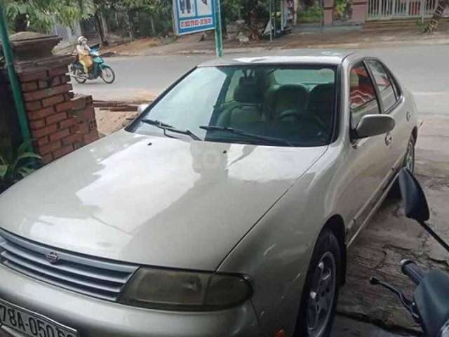 Bán ô tô Nissan Bluebird đời 1997, màu bạc, nhập khẩu, 80tr