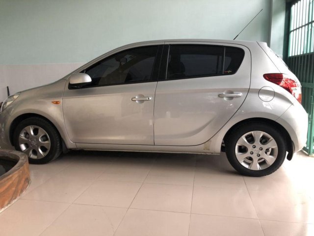 Bán xe Hyundai i20 năm 2011, màu bạc, nhập khẩu