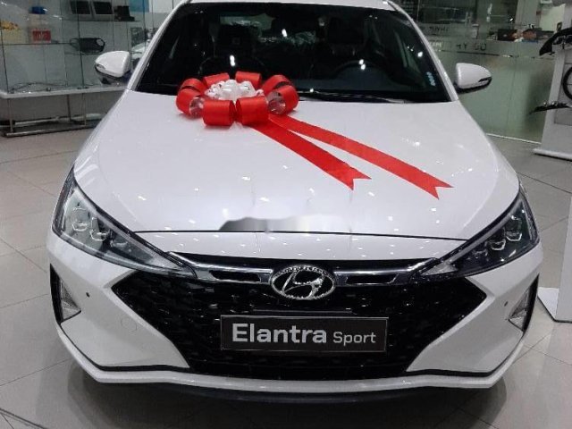 Bán Hyundai Elantra sản xuất 2020, màu trắng, mới 100%0