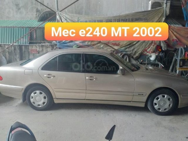 Cần bán xe công vụ Mercedes E240 2001 đăng ký 2002, nhập khẩu, số sàn, giá cực tốt
