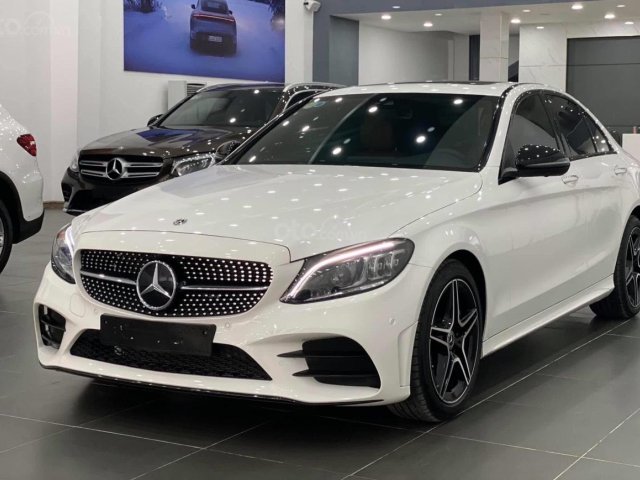 Mercedes C300 AMG 2020, màu trắng, nhập khẩu