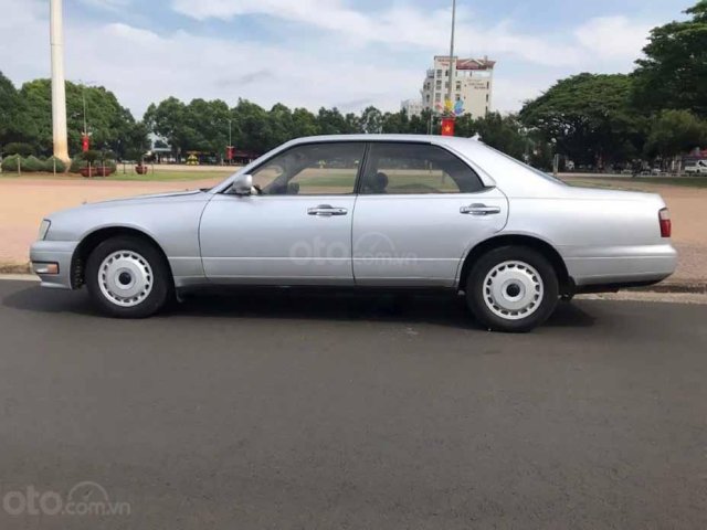 Cần bán gấp Nissan Gloria năm sản xuất 1996, màu bạc, xe nhập  