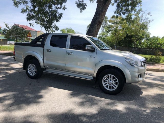 Xe Toyota Hilux sản xuất năm 2014, nhập khẩu còn mới