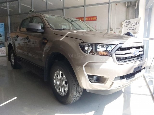 Ford Ranger 2020 XLS AT, bản tự động nhập khẩu Thái Lan, trả trước chỉ từ 180 triệu nhận xe, nhiều quà tặng hấp dẫn