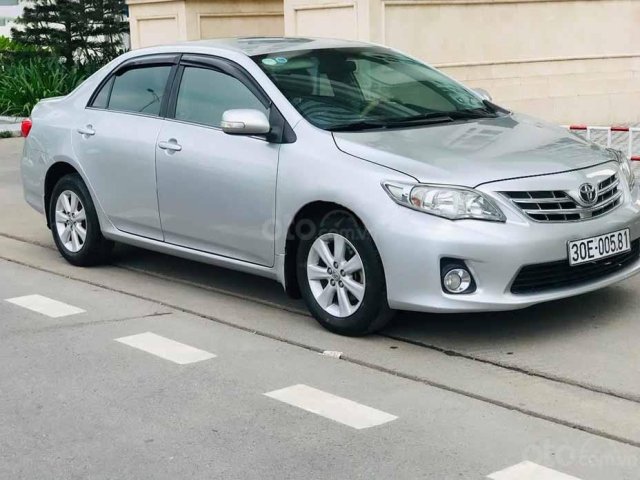 Cần bán lại xe Toyota Corolla Altis 1.8 MT sản xuất năm 2011, màu bạc, 379 triệu