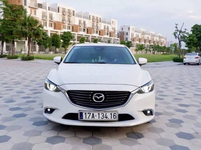 Xe Mazda 6 2.0 Premium năm 2019, màu trắng còn mới