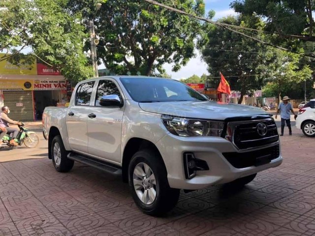 Cần bán lại xe Toyota Hilux đời 2019, màu trắng, nhập khẩu còn mới0