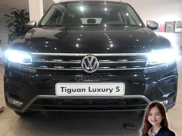 Volkswagen Tiguan Luxury S màu đen - KM cực tốt - giao ngay