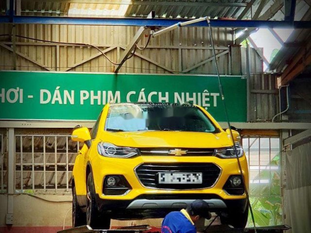 Bán Chevrolet Trax năm sản xuất 2017, màu vàng, nhập khẩu 