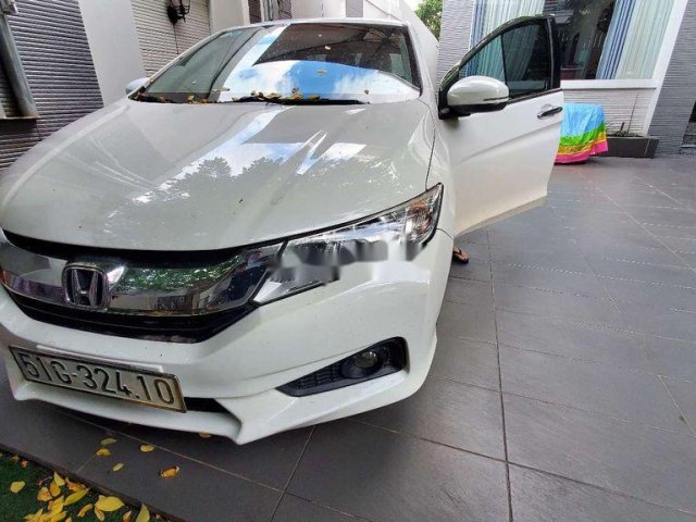 Gia đình cần bán xe Honda City AT đời 2017, màu trắng