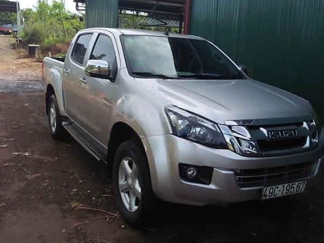 Cần bán gấp Isuzu Dmax năm sản xuất 2014, màu trắng, nhập khẩu