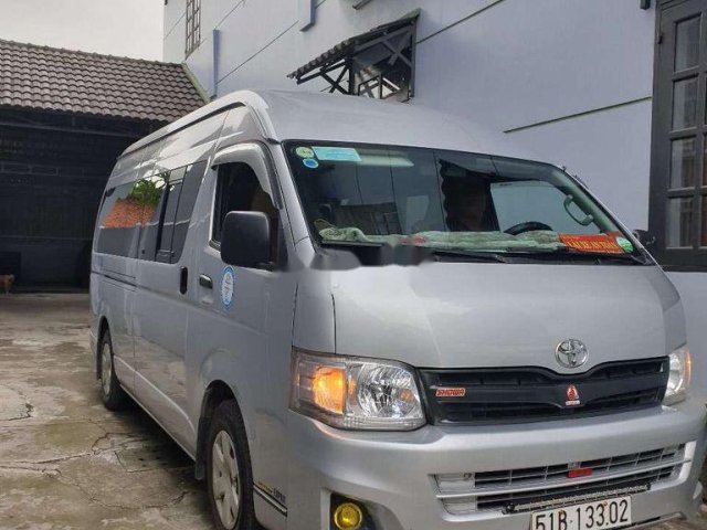 Cần bán lại xe Toyota Hiace đời 2014, màu bạc, nhập khẩu nguyên chiếc