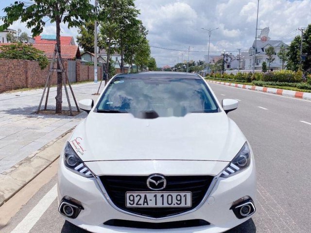 Cần bán Mazda 3 đời 2016, màu trắng 