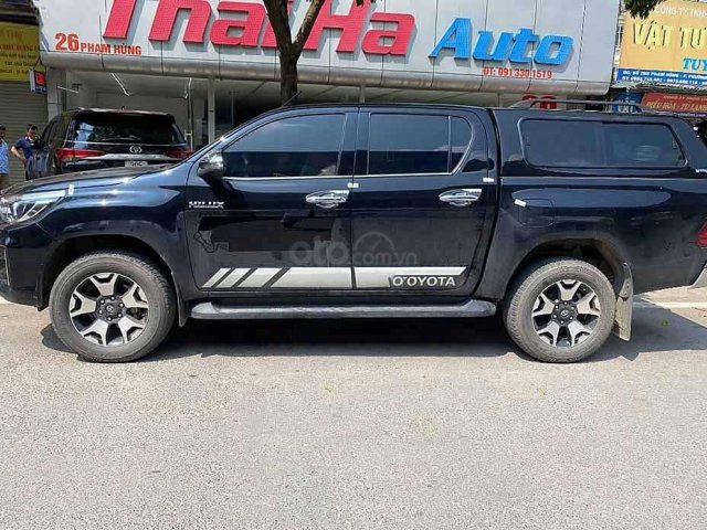 Bán Toyota Hilux đời 2018, màu đen, xe nhập