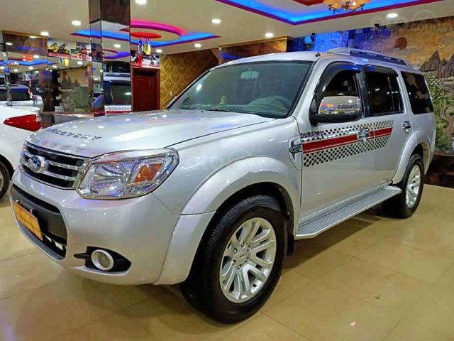 Cần bán xe Ford Everest sản xuất năm 2014, màu bạc chính chủ