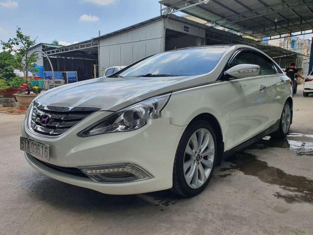 Bán ô tô Hyundai Sonata 2.0 đời 2010, màu bạc, nhập khẩu 