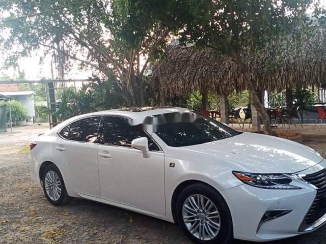 Bán Lexus ES 250 đời 2016, màu trắng, nhập khẩu còn mới