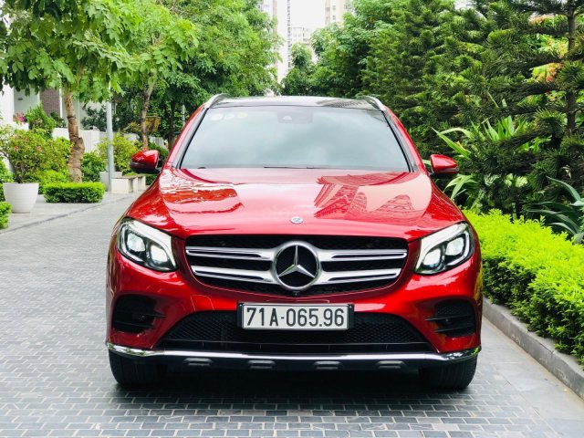 Cần bán lại xe Mercedes GLC 300 sản xuất 20190