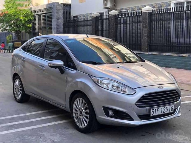 Bán ô tô Ford Fiesta Titanium năm sản xuất 2014, màu bạc còn mới 