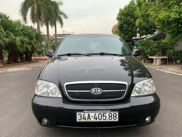 Cần bán gấp Kia Carnival đời 2009, màu đen, số tự động0