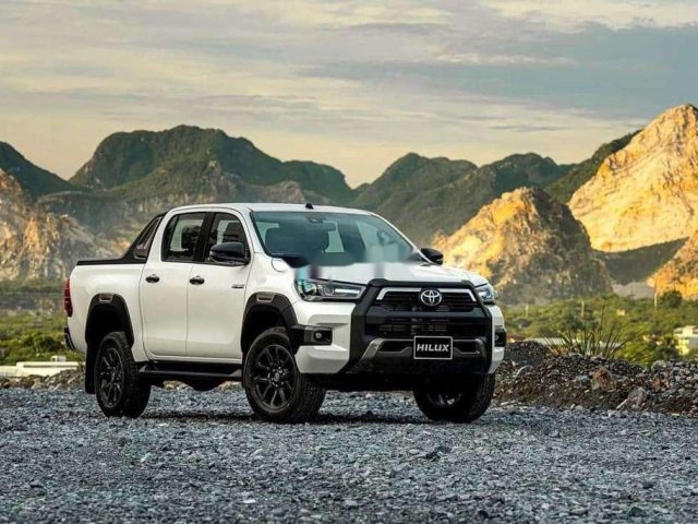 Bán xe Toyota Hilux đời 2020, màu trắng, nhập khẩu