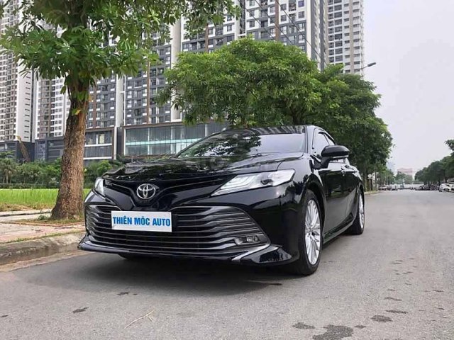 Cần bán Toyota Camry 2.5 Q năm sản xuất 2019, màu đen, nhập khẩu Thái Lan