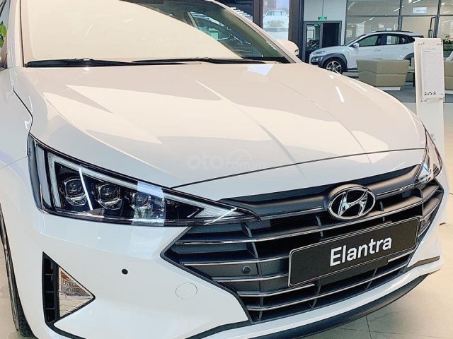 Chỉ 5 suất giảm 20tr Hyundai Elantra tiêu chuẩn tháng 9 - giảm mạnh nhất năm, tăng full option0