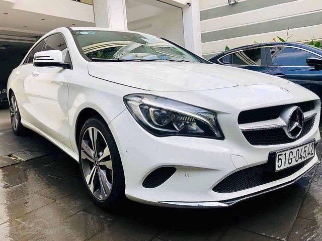 Cần bán xe Mercedes CLA200 sản xuất năm 2017, màu trắng, xe nhập như mới0