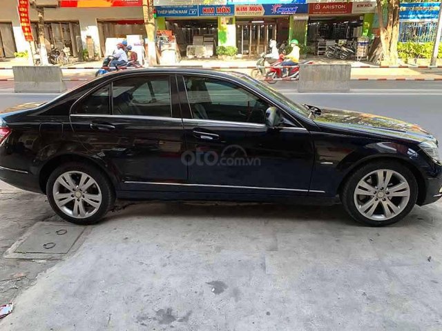 Cần bán gấp Mercedes C200 đời 2008, màu đen chính chủ0