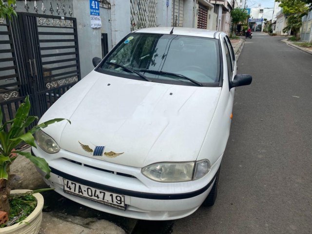 Bán Fiat Siena năm sản xuất 2002, màu trắng, nhập khẩu