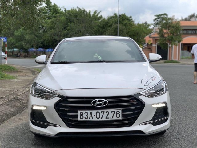 Bán xe Hyundai Elantra năm 2018 giá tốt