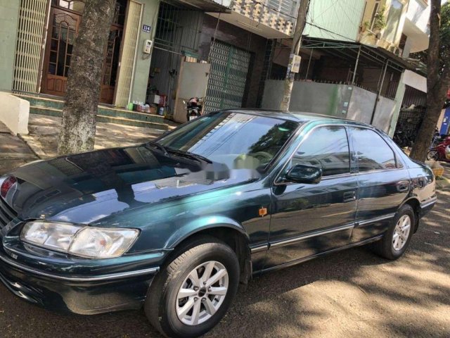 Cần bán gấp Toyota Camry sản xuất năm 2000, số sàn