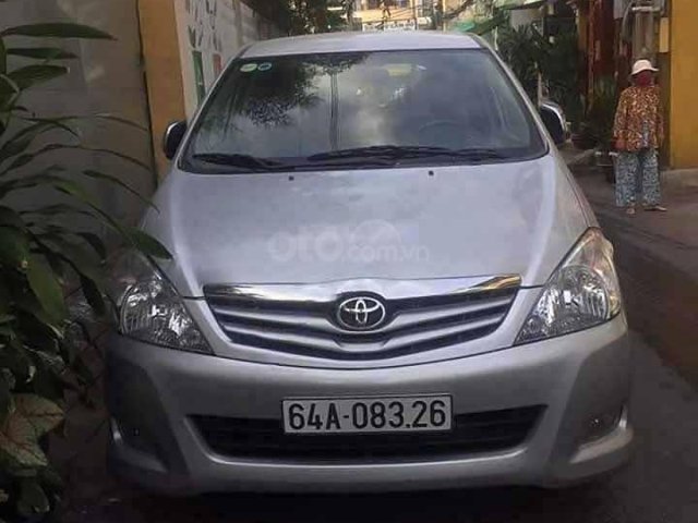 Bán Toyota Innova G 2010, màu bạc