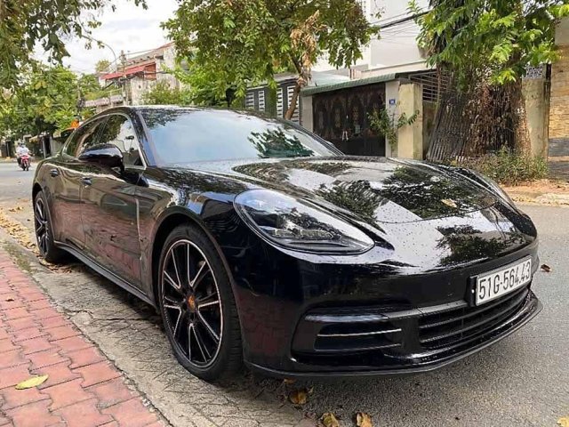 Cần bán gấp Porsche Panamera sản xuất 2018, màu đen, xe nhập còn mới