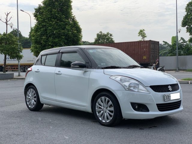 Bán ô tô Suzuki Swift màu trắng