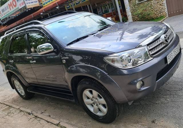 Cần bán Toyota Fortuner đời 2010, màu xám, xe nhập chính chủ, giá tốt