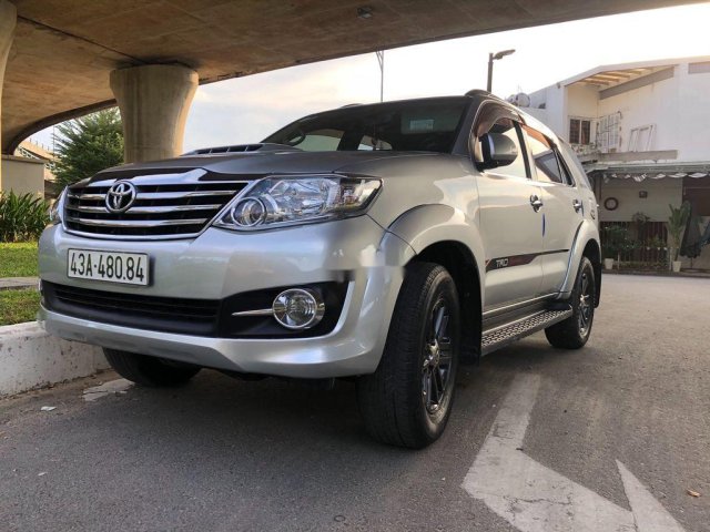 Bán Toyota Fortuner sản xuất 2015, màu bạc